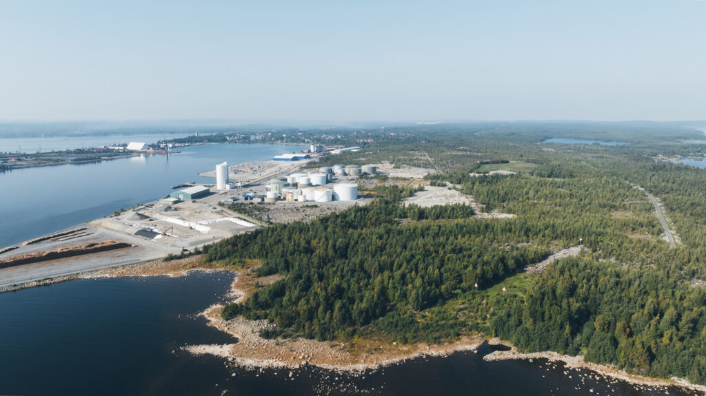 Aerial view of the Näsudden industrial area outside Skellefteå, the planned site of SkyKraft’s production facility.
